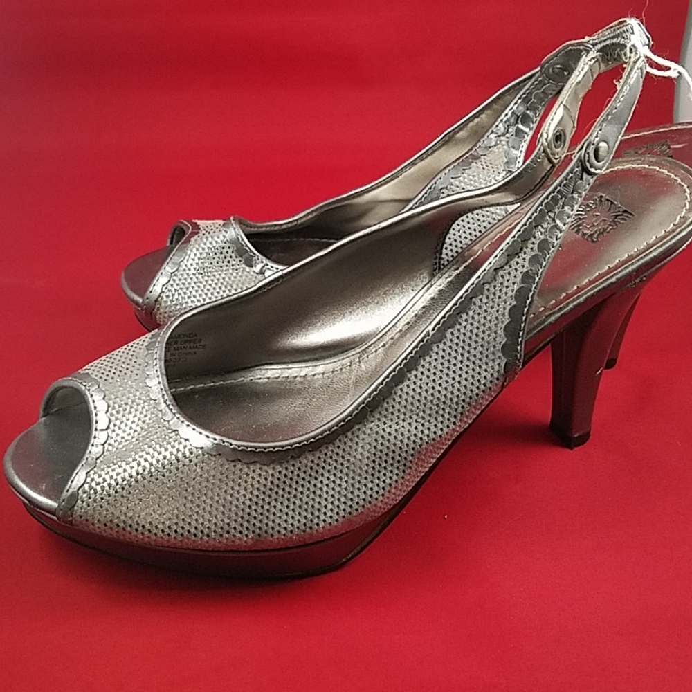 Heels - Picture 2 of 3